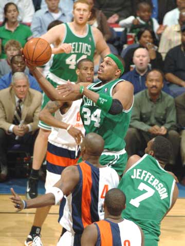 而比赛场上 而比赛场上